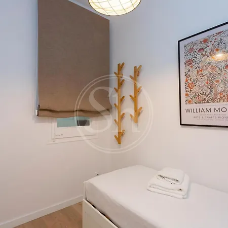 Moderno Apartamento Familiar En Eixample Barcelona Exterior photo